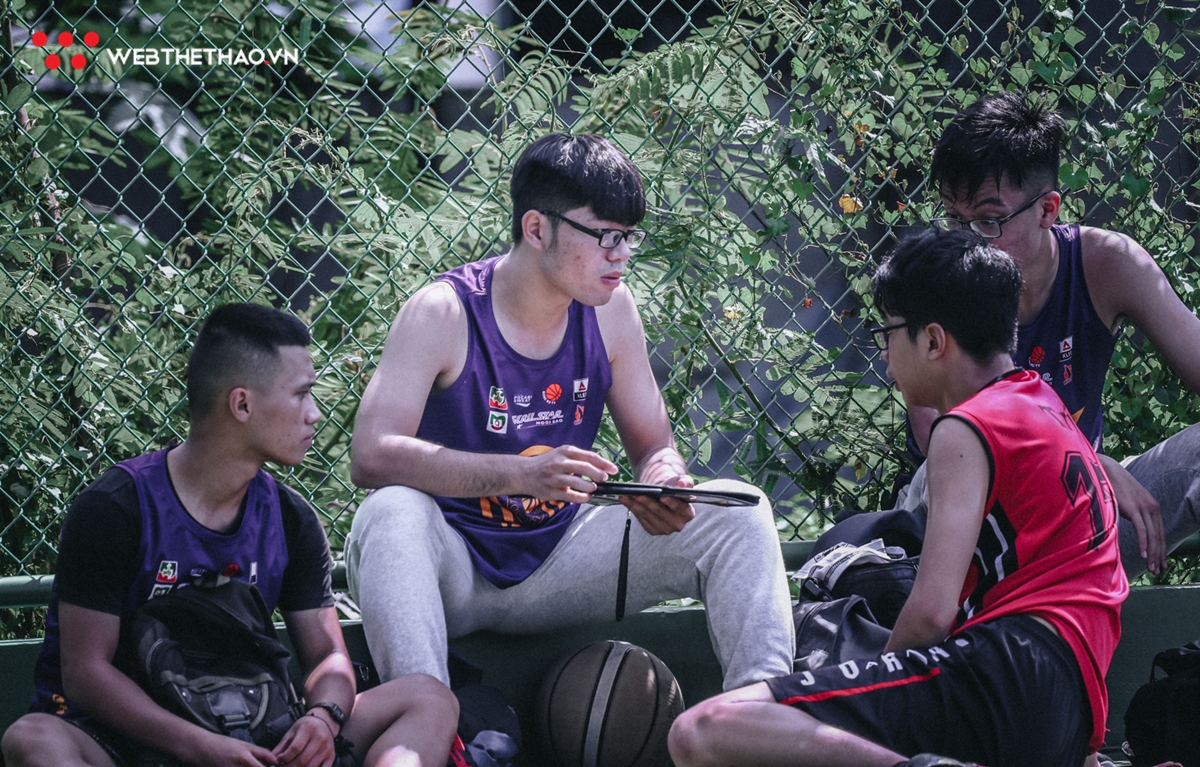 Khai mạc giải Bóng rổ 4x4 Vstar League 2019: Cháy hết mình cùng quả bóng cam bất chấp cái nắng chói chang Khai mạc giải Bóng rổ 4x4 Vstar League 2019: Cháy hết mình cùng quả bóng cam bất chấp cái nắng chói chang